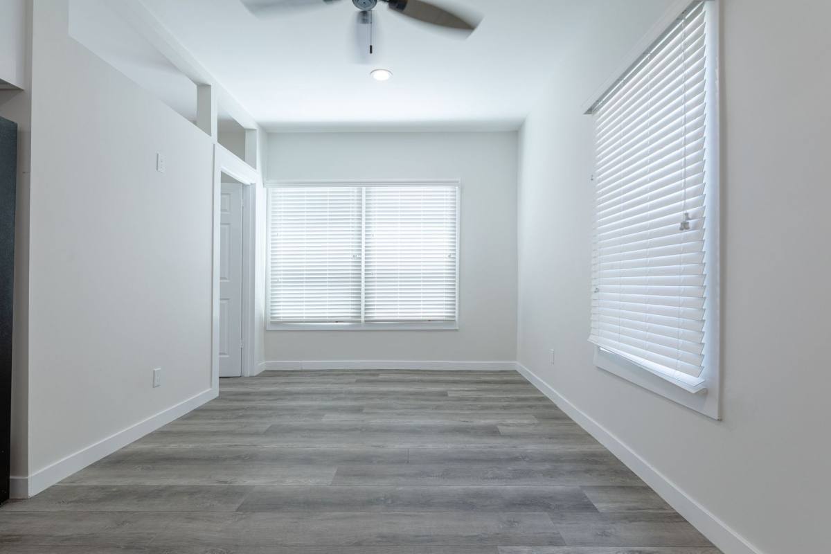 Apartment for rent at 941 S Kenmore Ave, Los Angeles, CA 90006