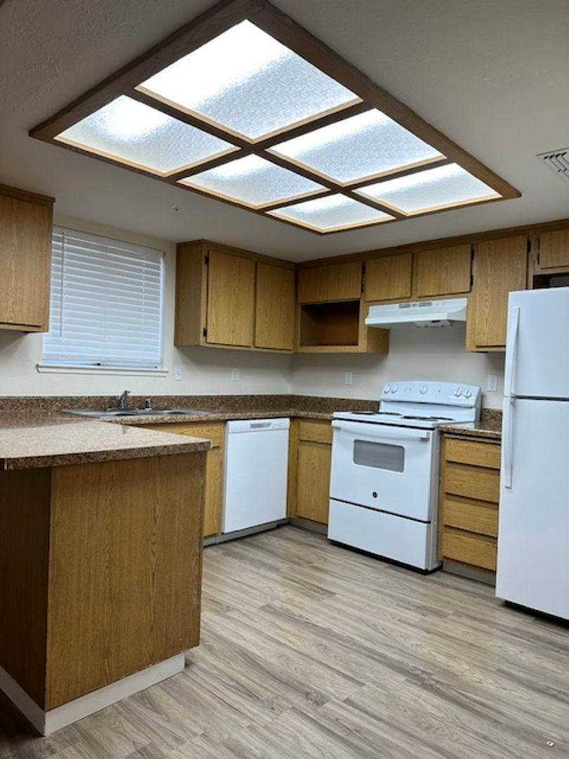 Townhouse for rent at 747 W 4th Ave, Chico, CA 95926