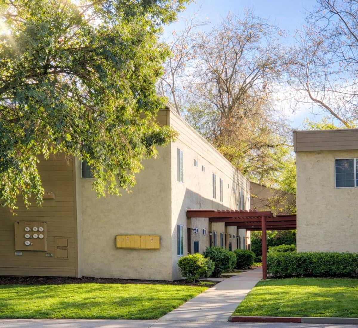 Townhouse for rent at 747 W 4th Ave, Chico, CA 95926