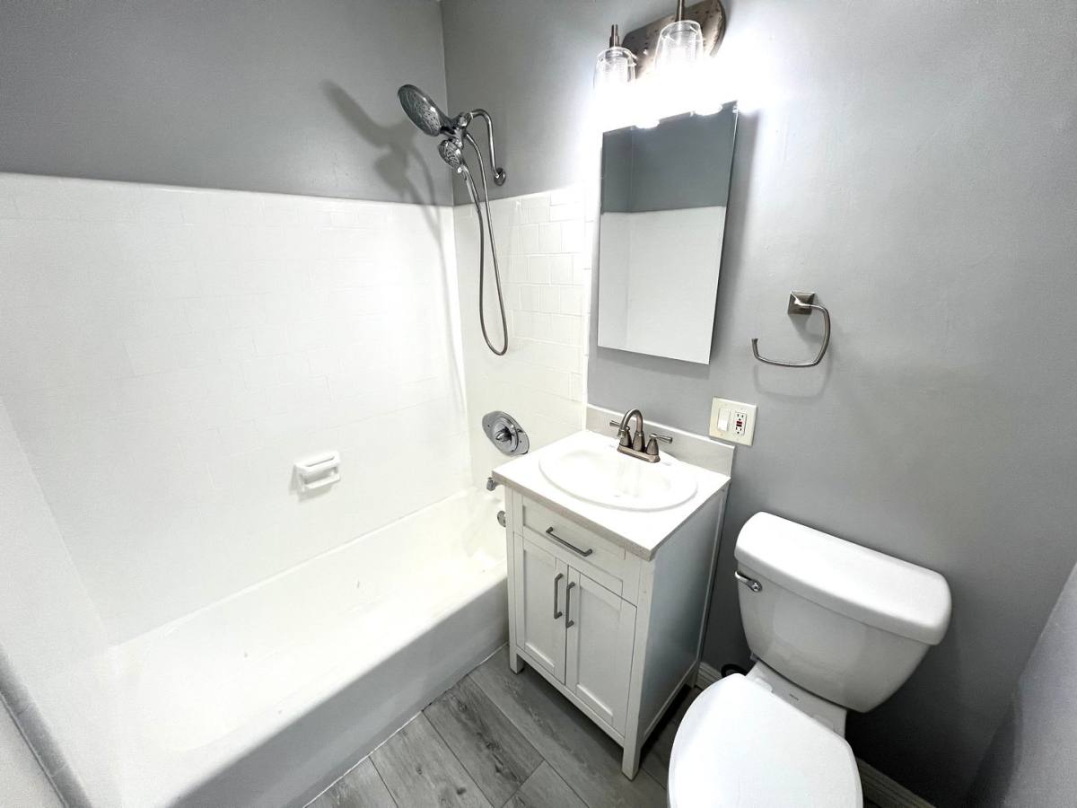 Apartment for rent at 22 60th Place, Long Beach, CA 90803