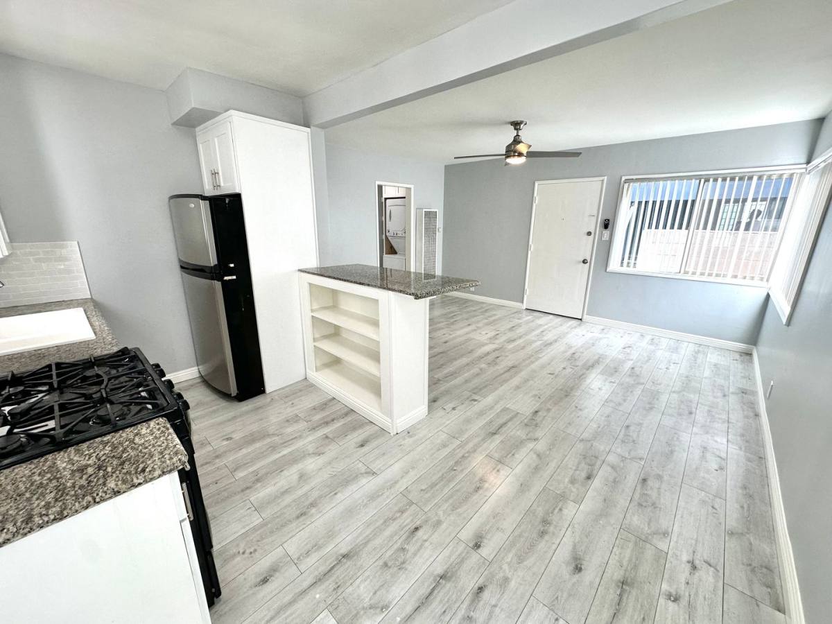 Apartment for rent at 22 60th Place, Long Beach, CA 90803