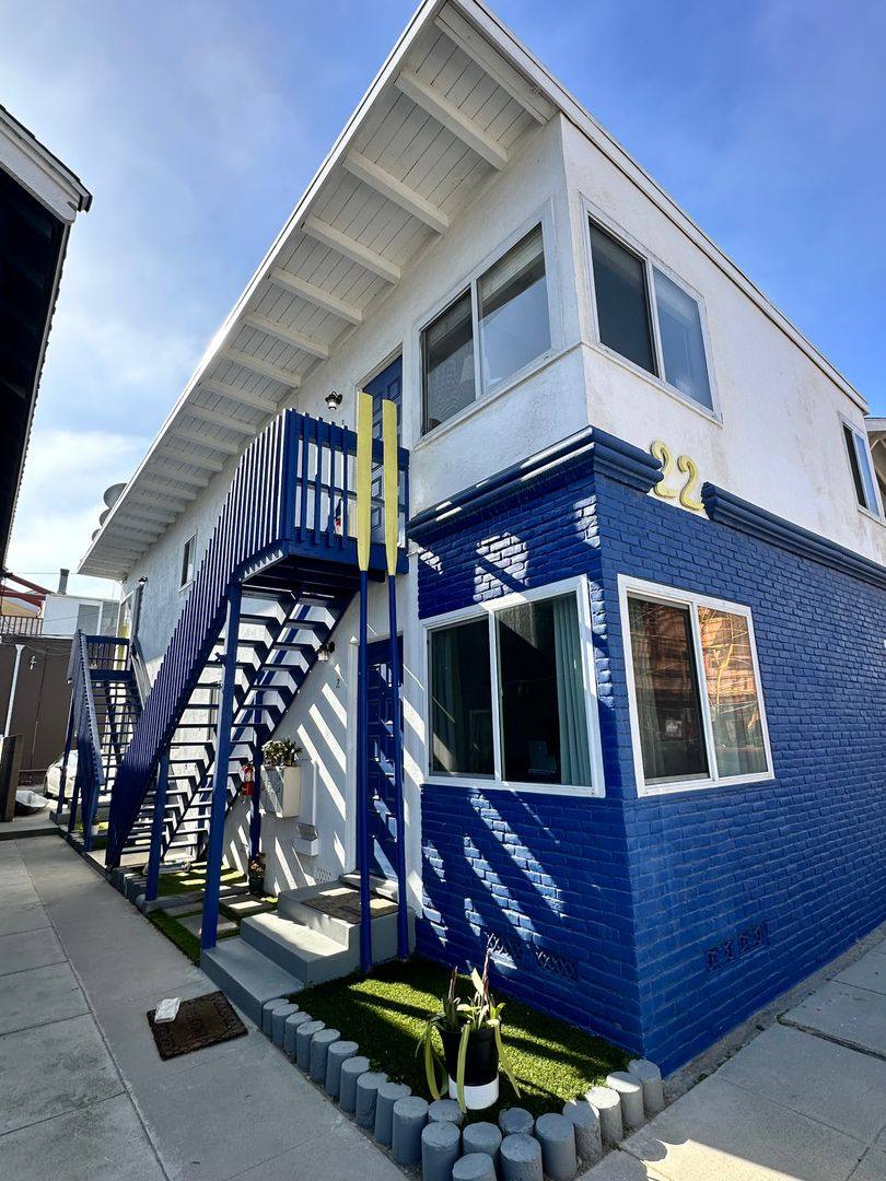 Apartment for rent at 22 60th Place, Long Beach, CA 90803