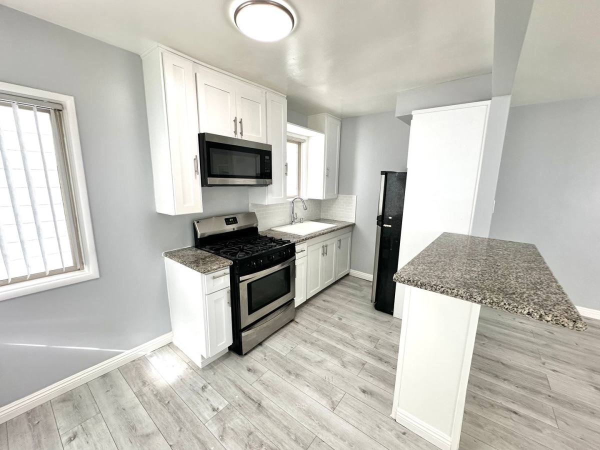 Apartment for rent at 22 60th Place, Long Beach, CA 90803