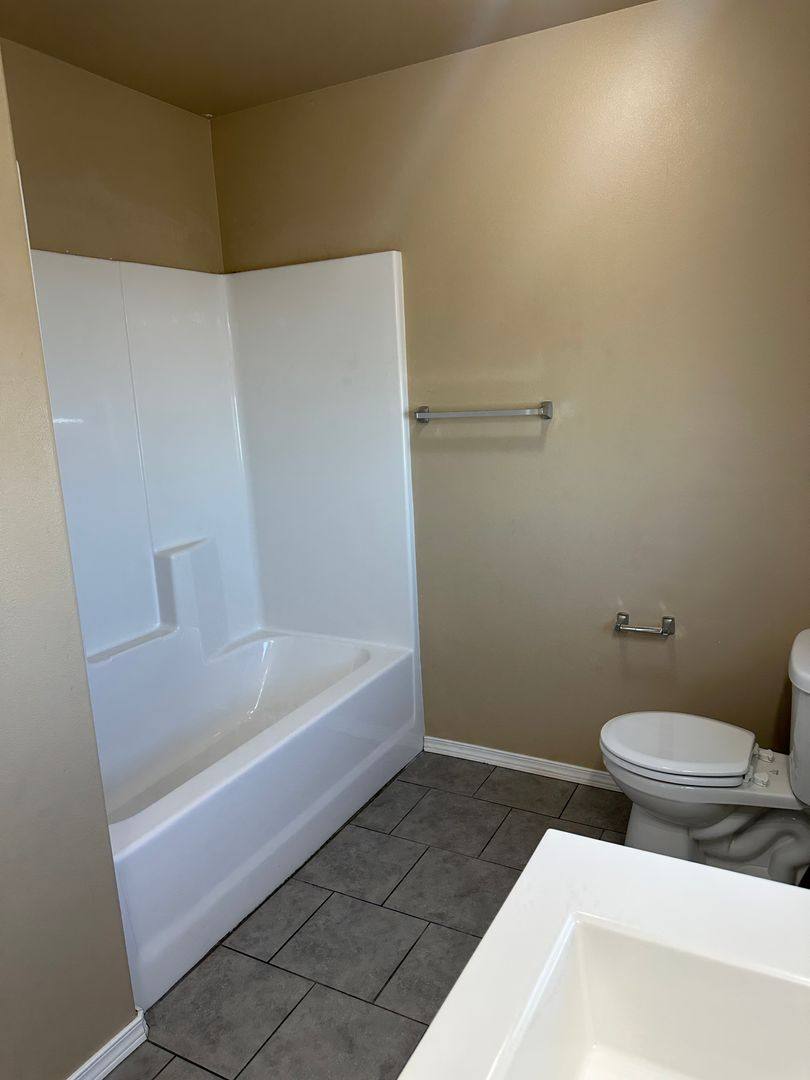 Apartment for rent at 1805 W Marina Dr, Moses Lake, WA 98837