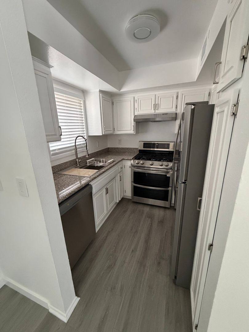 Apartment for rent at 13042 Riverside Dr, Sherman Oaks, CA 91423