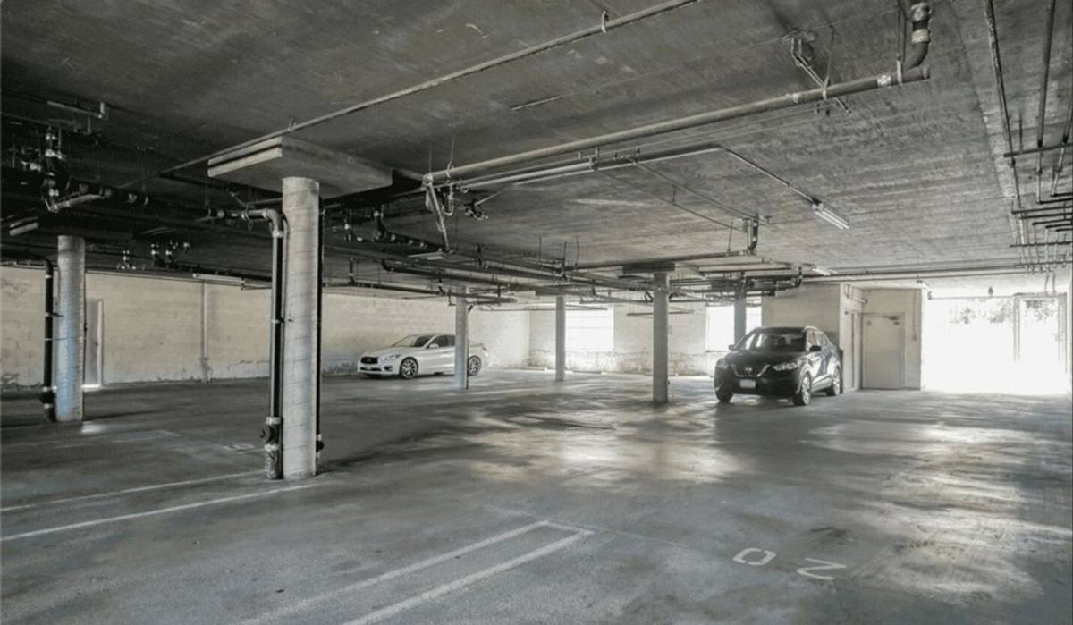 Apartment for rent at 13042 Riverside Dr, Sherman Oaks, CA 91423