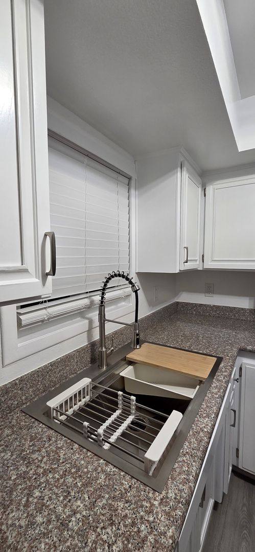 Apartment for rent at 13042 Riverside Dr, Sherman Oaks, CA 91423