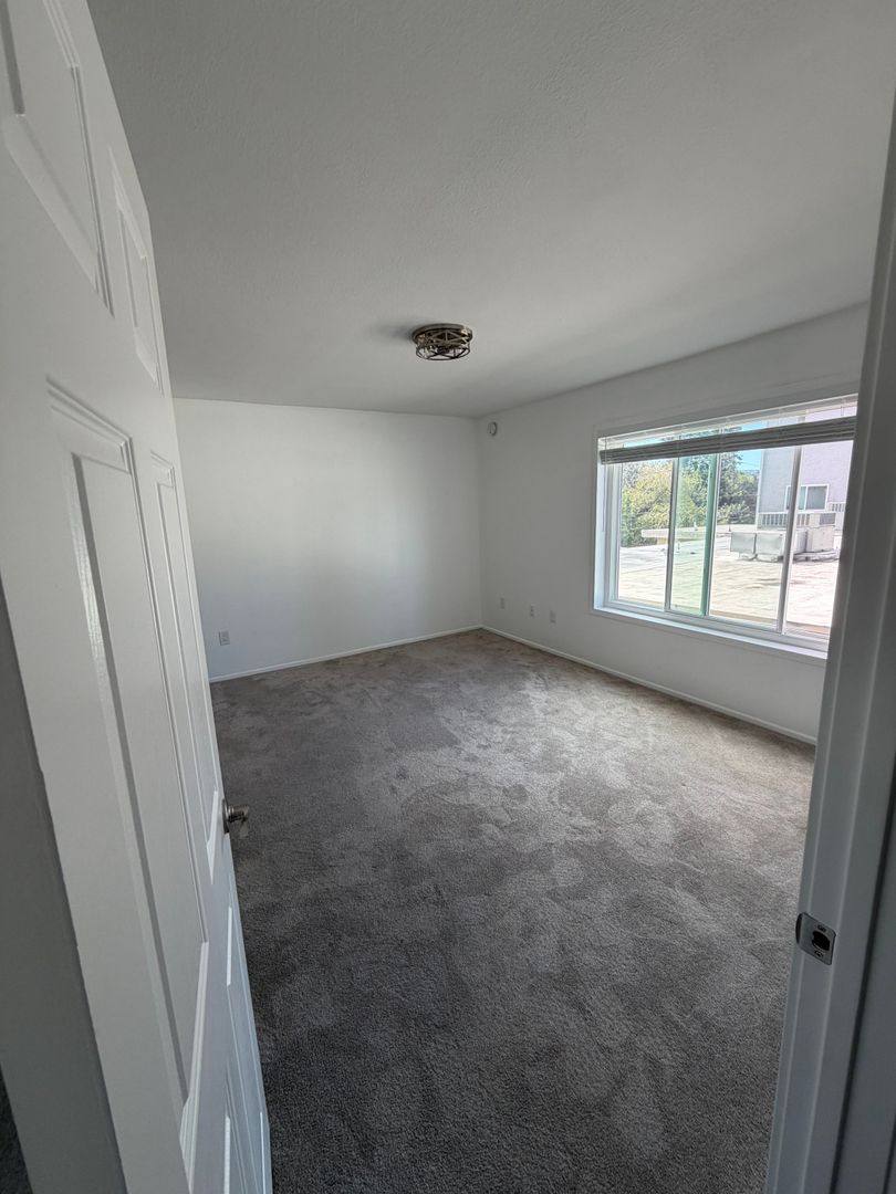 Apartment for rent at 13042 Riverside Dr, Sherman Oaks, CA 91423