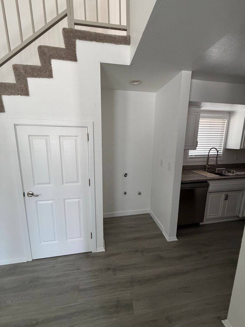 Apartment for rent at 13042 Riverside Dr, Sherman Oaks, CA 91423
