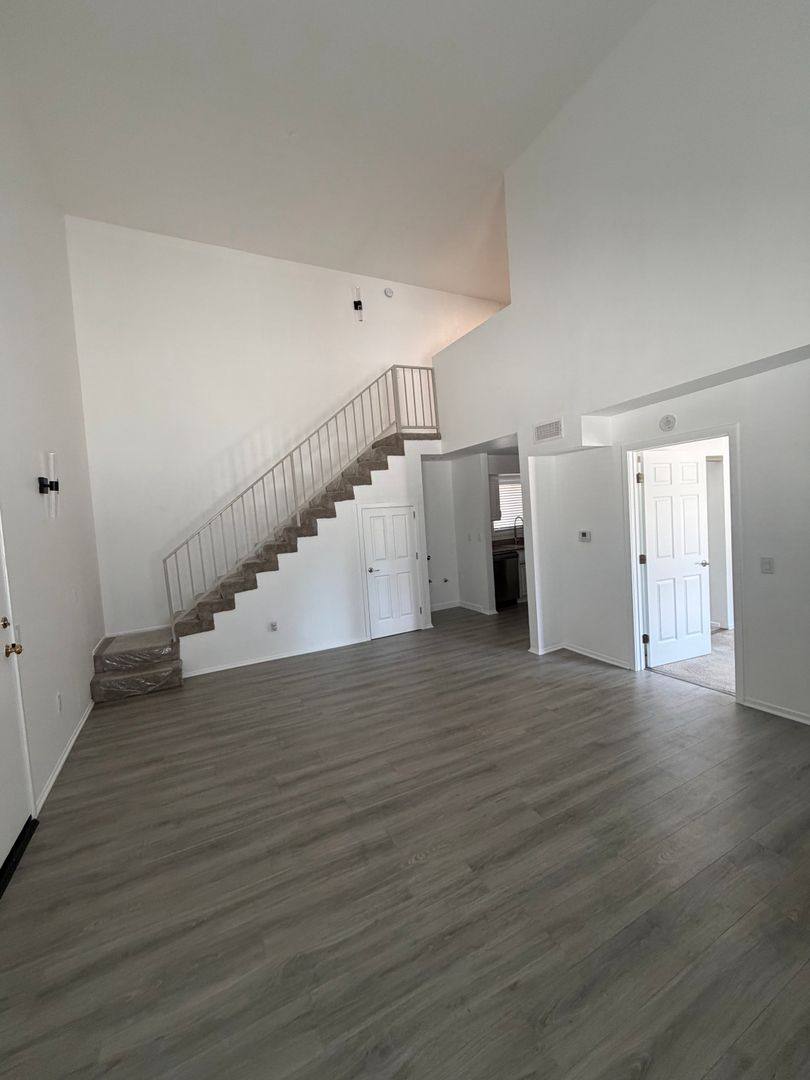 Apartment for rent at 13042 Riverside Dr, Sherman Oaks, CA 91423