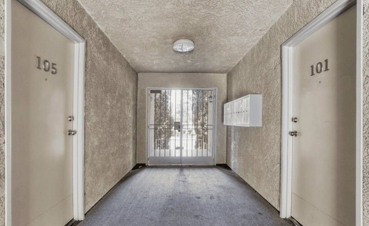Apartment for rent at 13042 Riverside Dr, Sherman Oaks, CA 91423