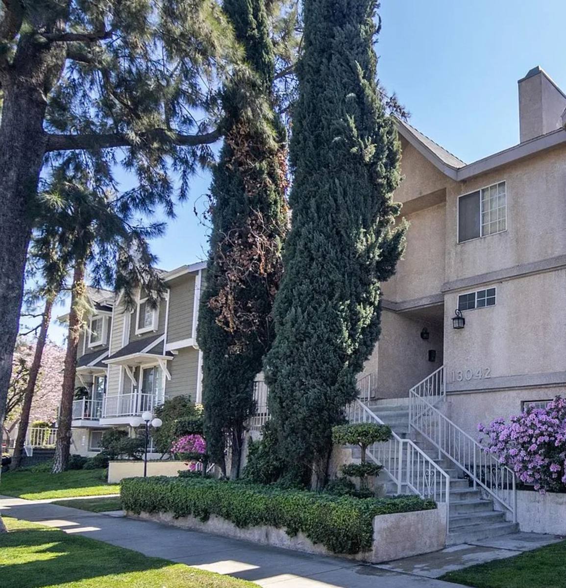 Apartment for rent at 13042 Riverside Dr, Sherman Oaks, CA 91423