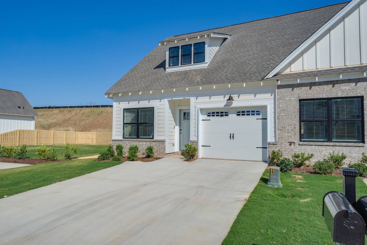 Townhouse for rent at 4047 Red Rock Place, Birmingham, AL 35210
