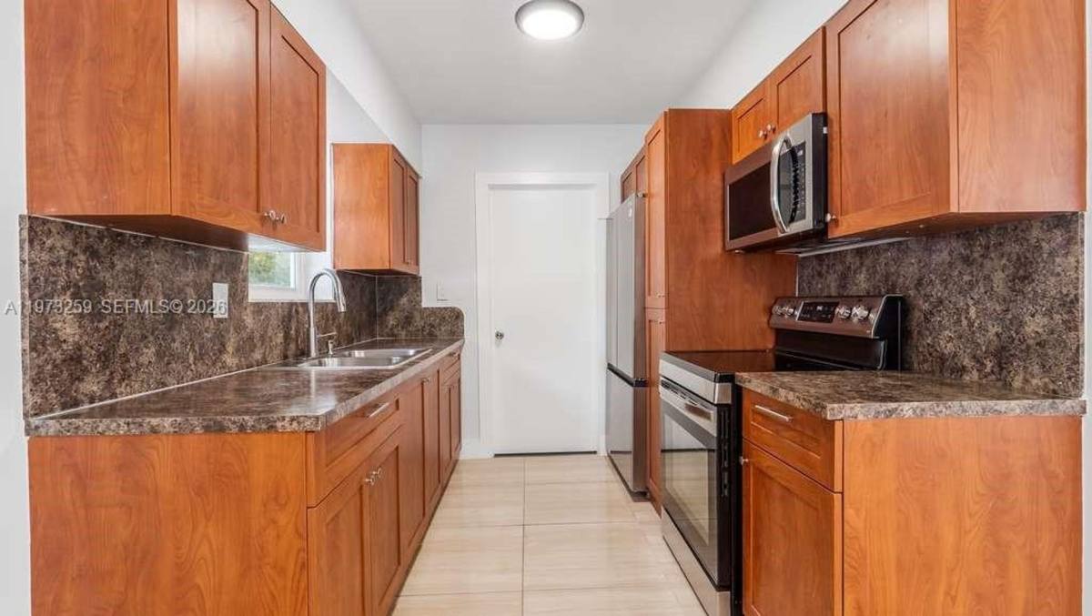 House for rent at 630 SW 28th Dr, Fort Lauderdale, FL 33312