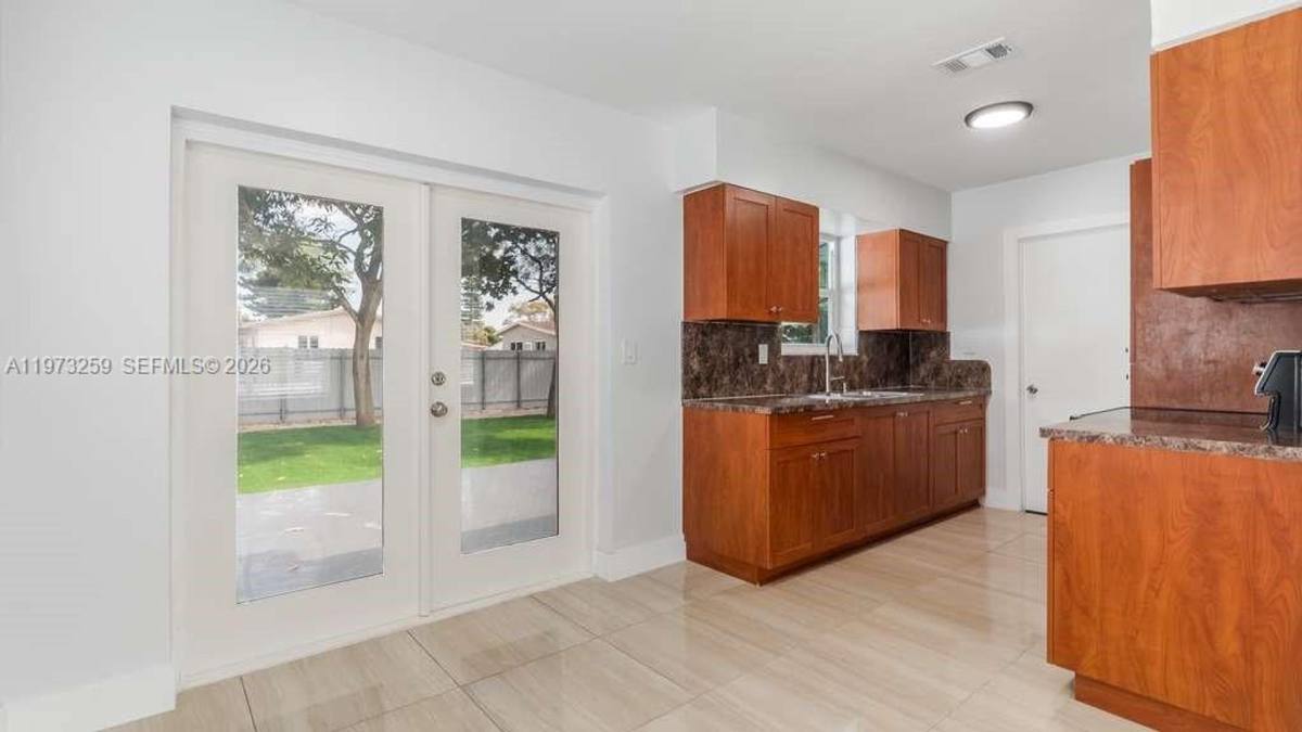 House for rent at 630 SW 28th Dr, Fort Lauderdale, FL 33312
