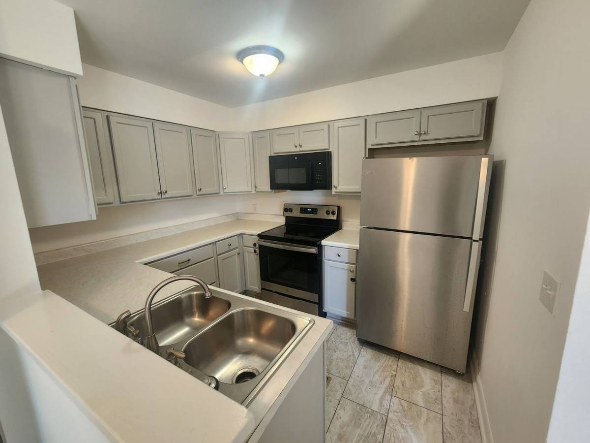 Condo for rent at 4900 Spring Lake Dr, Charlotte, NC 28212