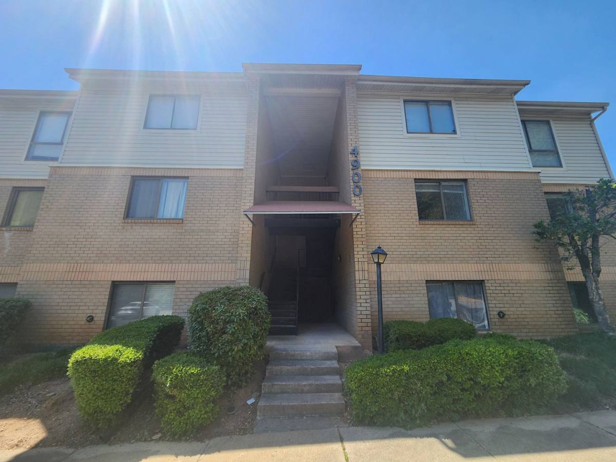 Condo for rent at 4900 Spring Lake Dr, Charlotte, NC 28212