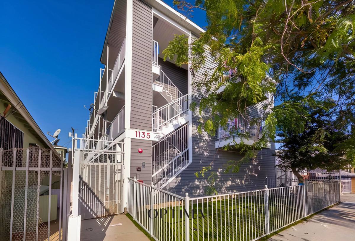 Apartment for rent at 1135 Raymond Ave, Long Beach, CA 90804