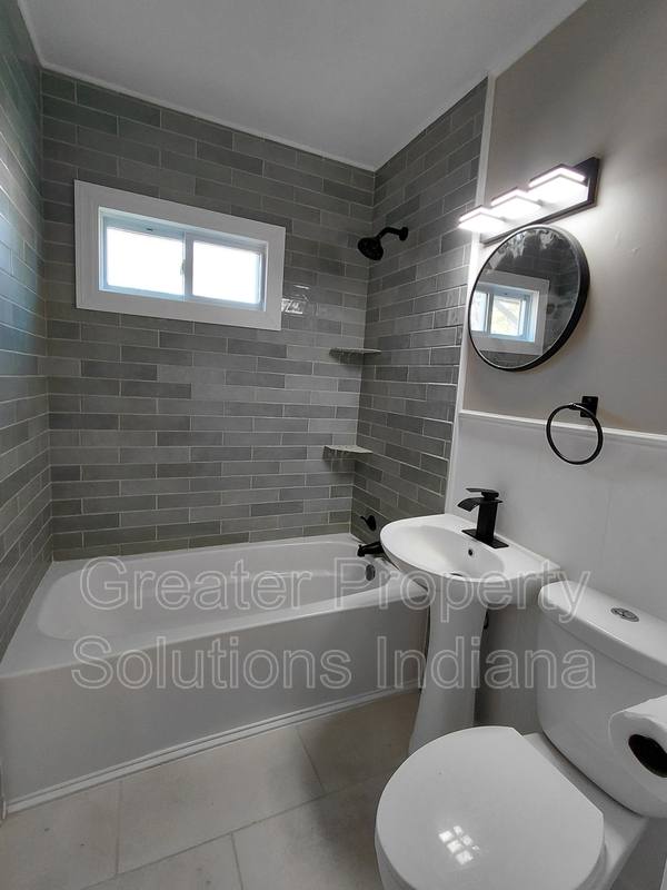 House for rent at 506 Parkside Ave, Valparaiso, IN 46383