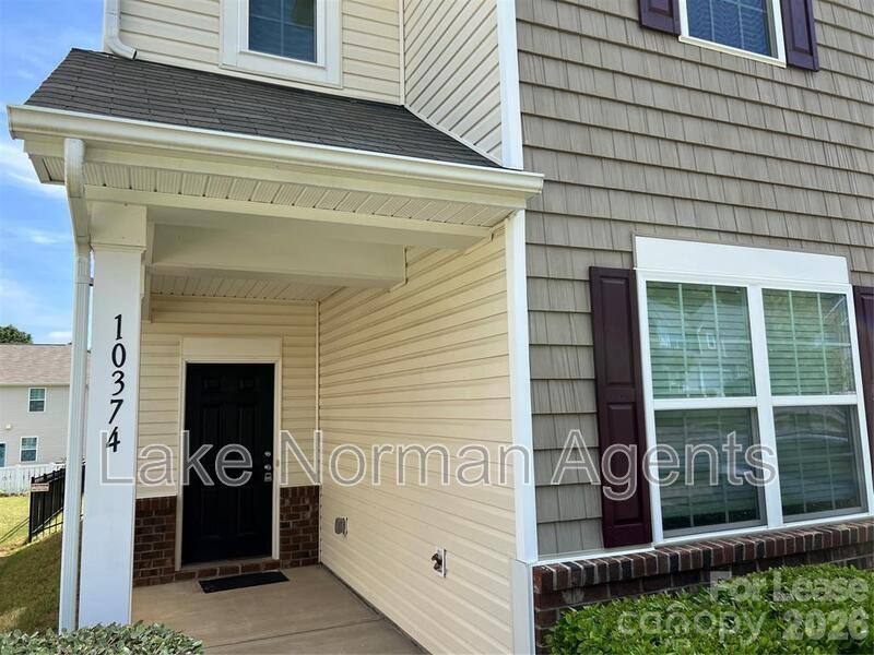 House for rent at 10374 Rutledge Ridge Dr, Huntersville, NC 28078