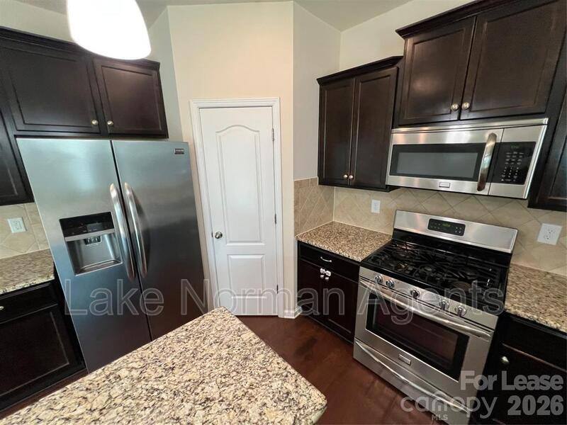 House for rent at 10374 Rutledge Ridge Dr, Huntersville, NC 28078