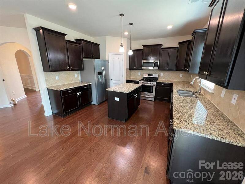 House for rent at 10374 Rutledge Ridge Dr, Huntersville, NC 28078