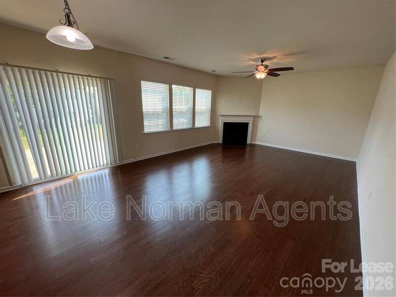 House for rent at 10374 Rutledge Ridge Dr, Huntersville, NC 28078