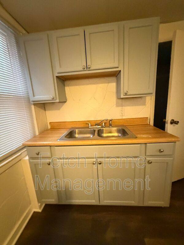 House for rent at 214 W Strawberry St, Lancaster, PA 17603