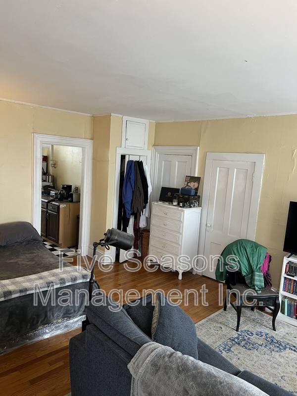 Apartment for rent at 19 Grant St #2, Burlington, VT 05401
