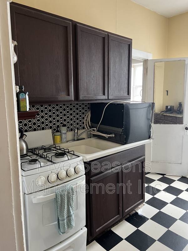 Apartment for rent at 19 Grant St #2, Burlington, VT 05401