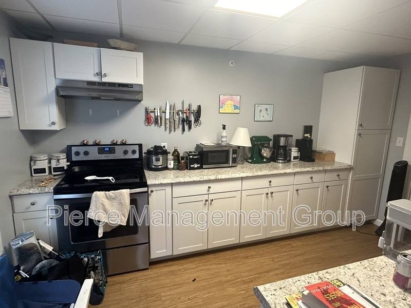 Apartment for rent at 6 Old Chester Rd #1, Derry, NH 03038
