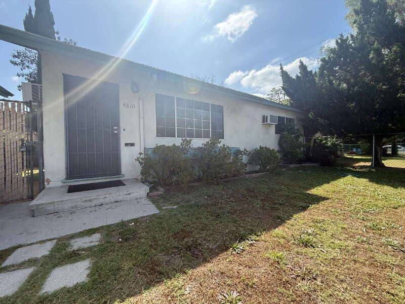 Apartment for rent at 4810 Cahuenga Blvd, North Hollywood, CA 91601