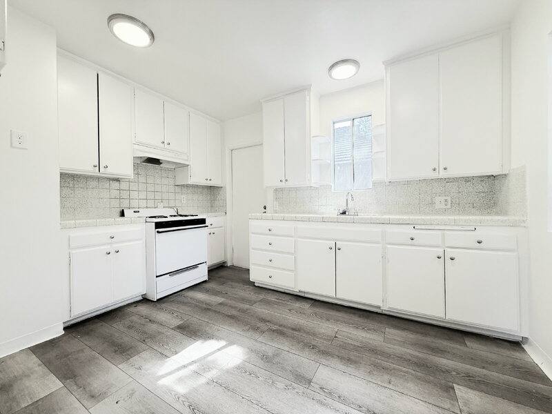 Apartment for rent at 10565 Camarillo St, North Hollywood, CA 91601