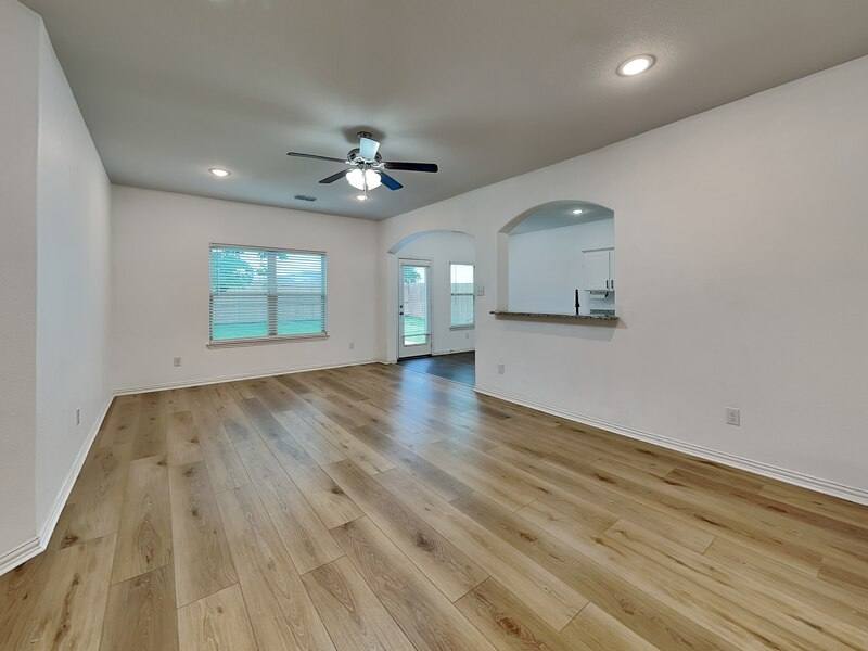 House for rent at 1548 Woodlake Dr, Waxahachie, TX 75165