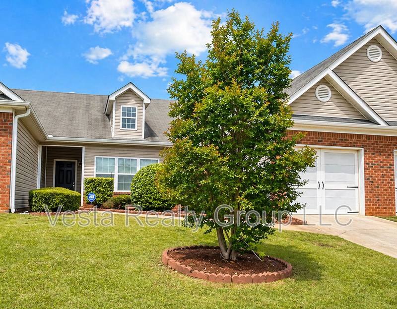 Townhouse for rent at 1055 City Park Dr, McDonough, GA 30252