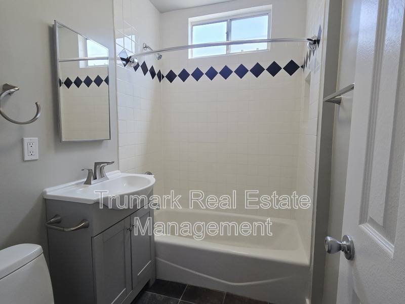 Apartment for rent at 429 W Garfield Ave, Glendale, CA 91204