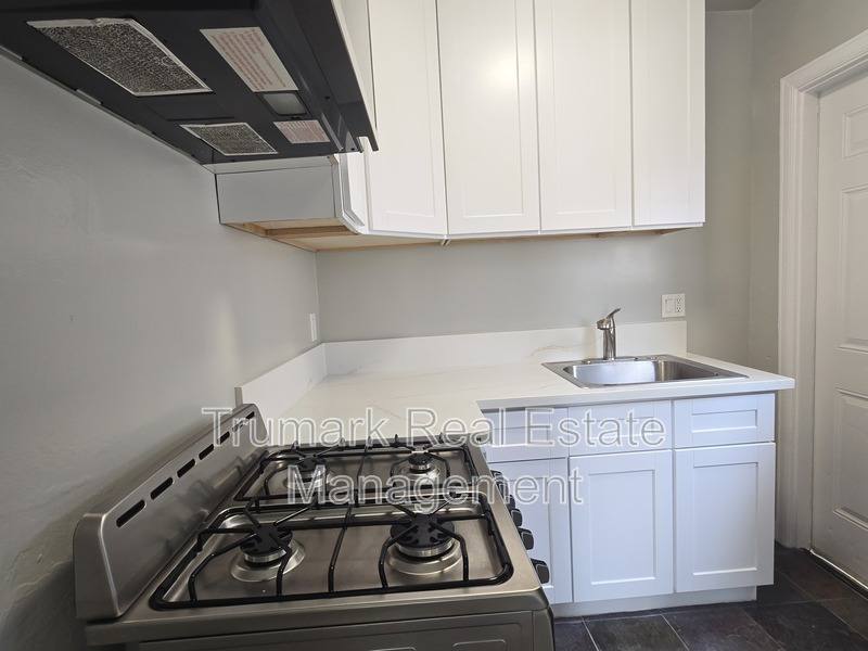 Apartment for rent at 429 W Garfield Ave, Glendale, CA 91204