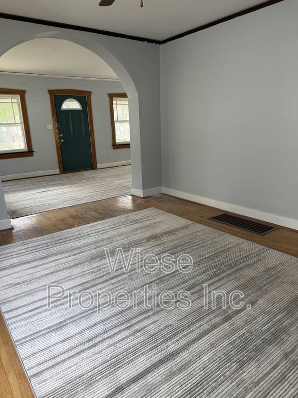 House for rent at 2328 S 10th St, Springfield, IL 62703