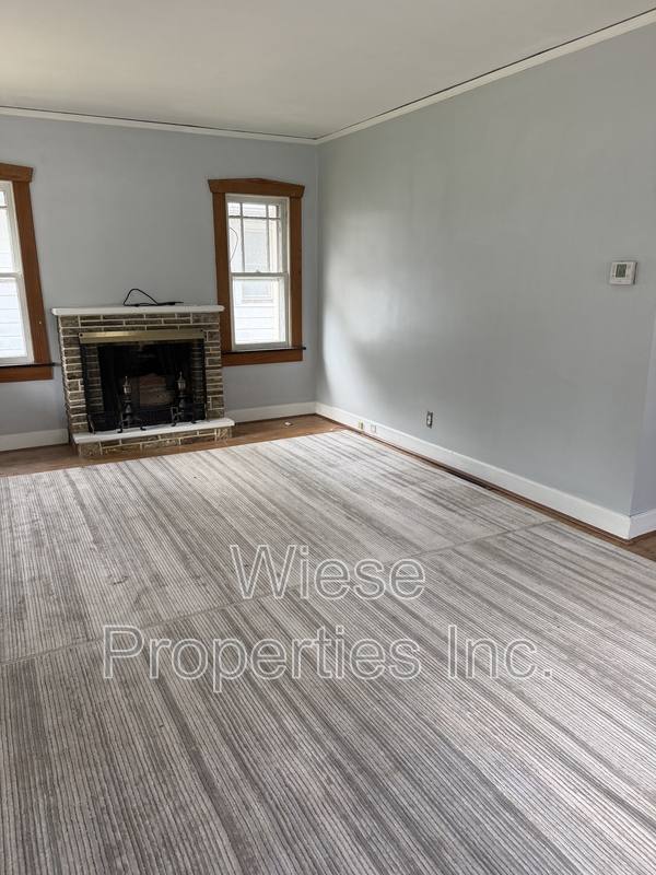 House for rent at 2328 S 10th St, Springfield, IL 62703