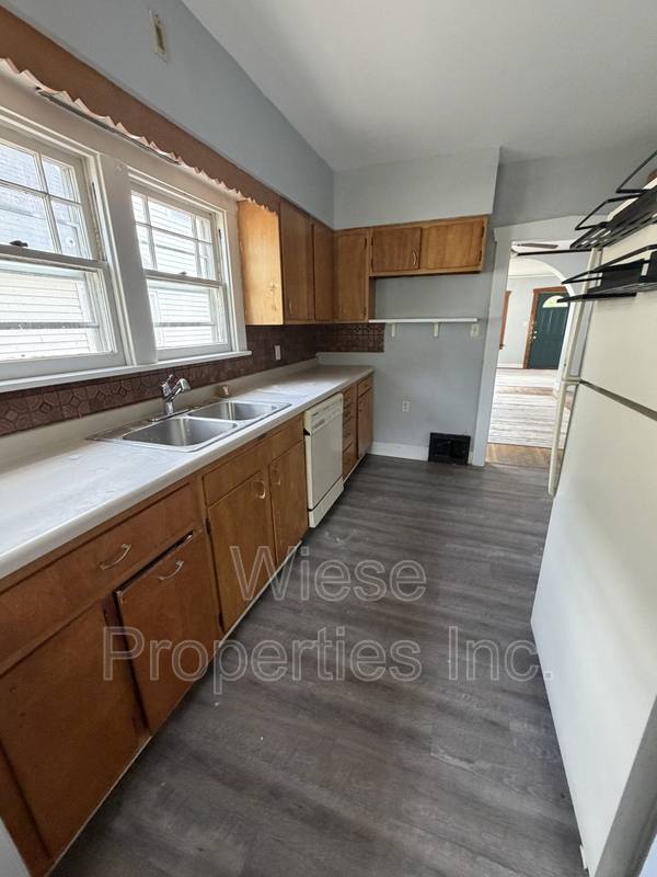 House for rent at 2328 S 10th St, Springfield, IL 62703