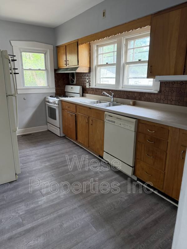 House for rent at 2328 S 10th St, Springfield, IL 62703