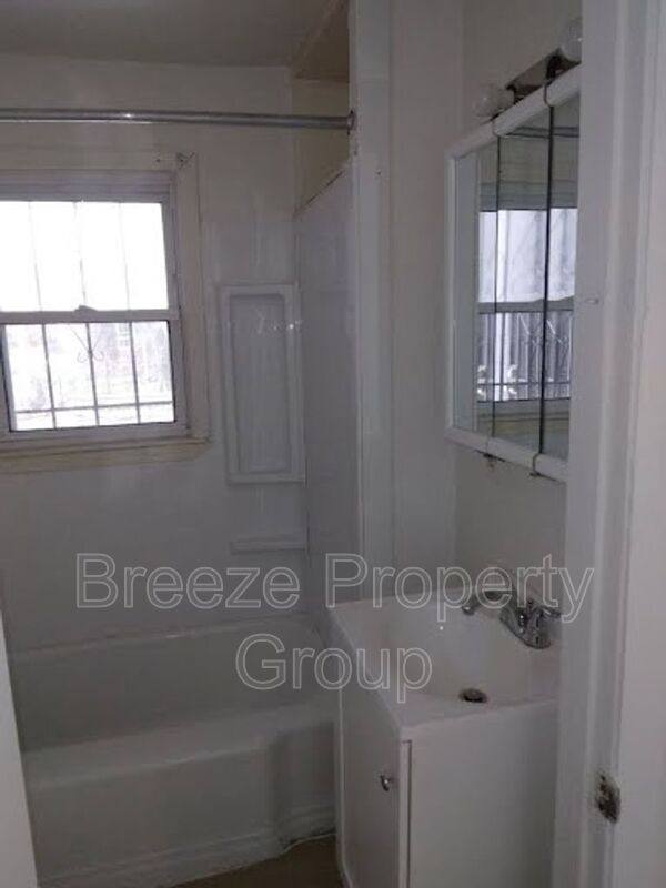 House for rent at 3405 Beaumont Dr, Toledo, OH 43608