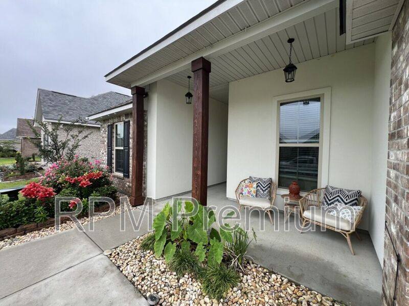 House for rent at 18945 Corlis Green Dr, Zachary, LA 70791