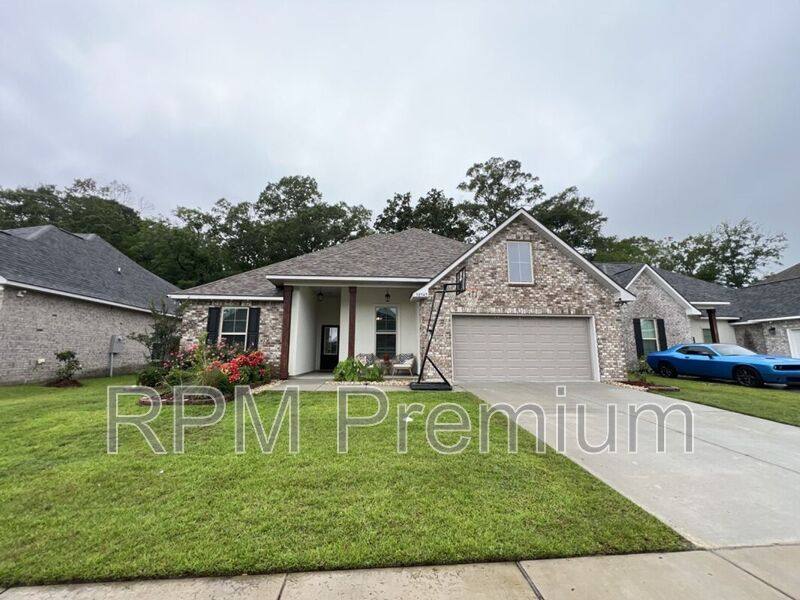 House for rent at 18945 Corlis Green Dr, Zachary, LA 70791