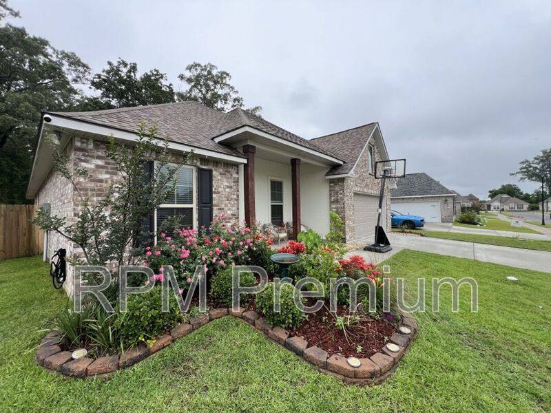 House for rent at 18945 Corlis Green Dr, Zachary, LA 70791