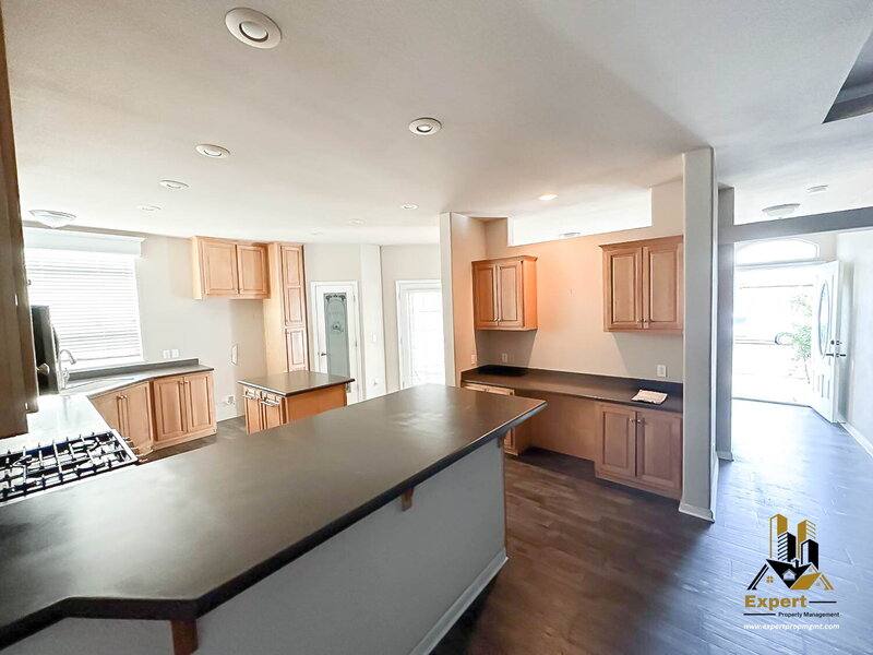 House for rent at 318 Hickory St, Roseville, CA 95678