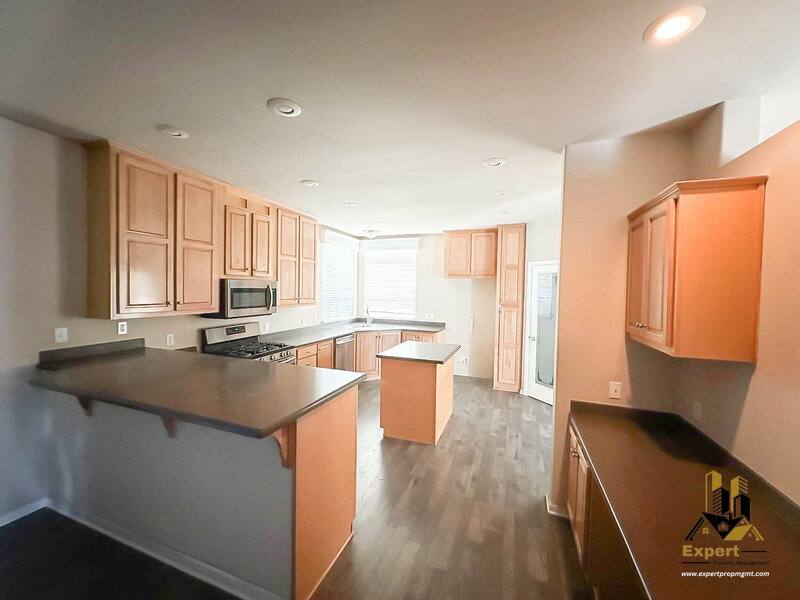 House for rent at 318 Hickory St, Roseville, CA 95678