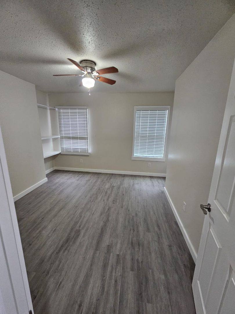 Townhouse for rent at 915 917 N Fitzhugh Ave, Dallas, TX 75204