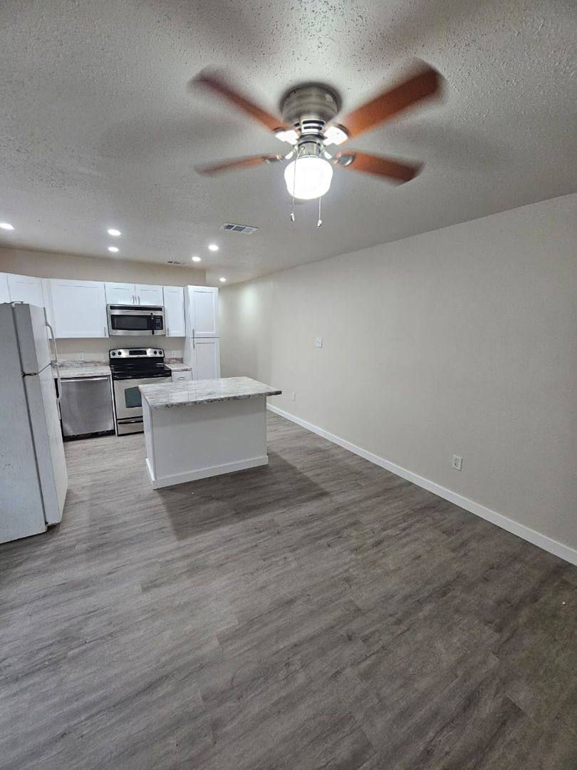 Townhouse for rent at 915 917 N Fitzhugh Ave, Dallas, TX 75204