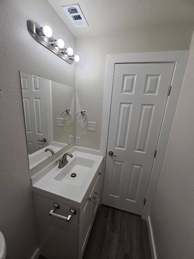 Townhouse for rent at 915 917 N Fitzhugh Ave, Dallas, TX 75204